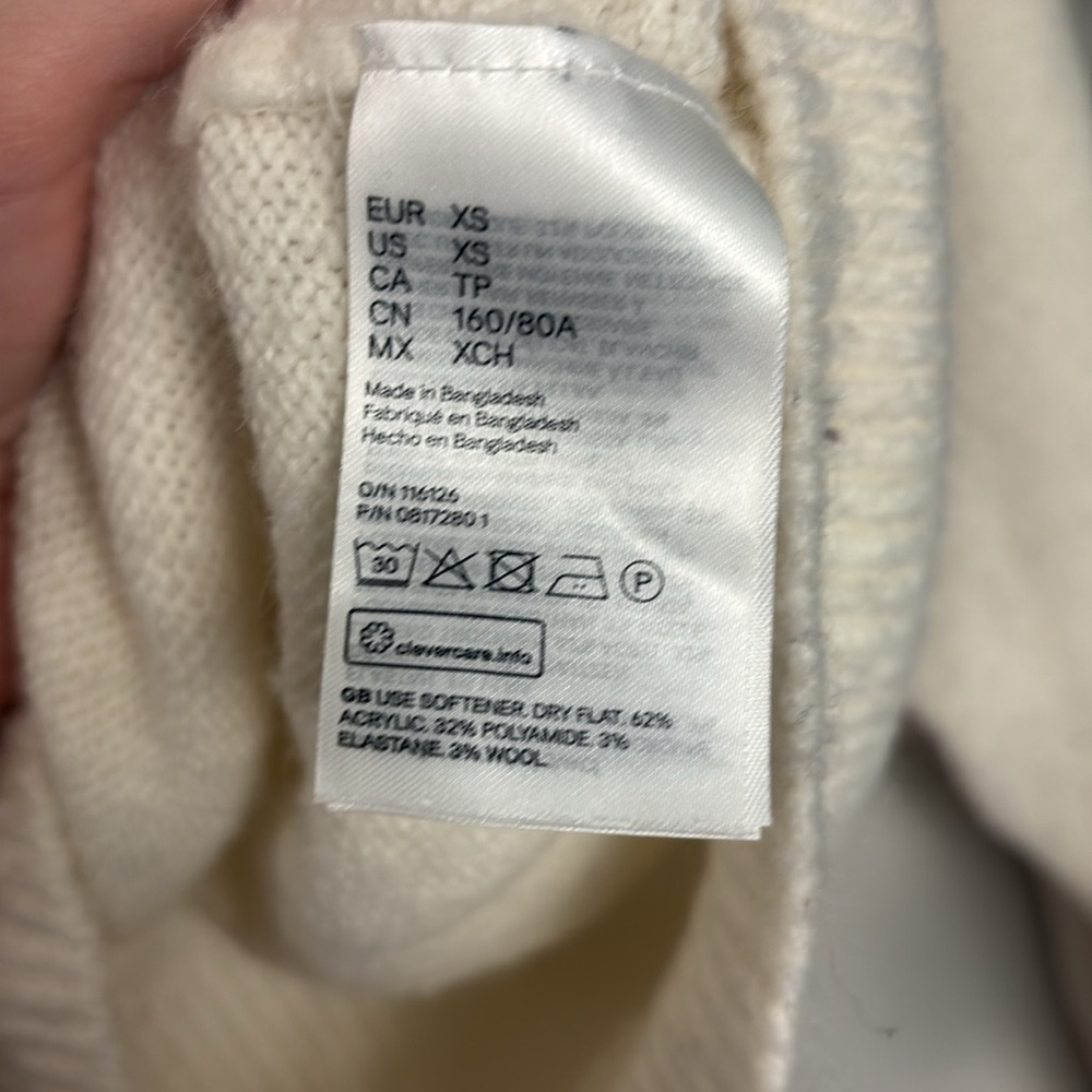 H&M Sweater - Picture 4 of 6
